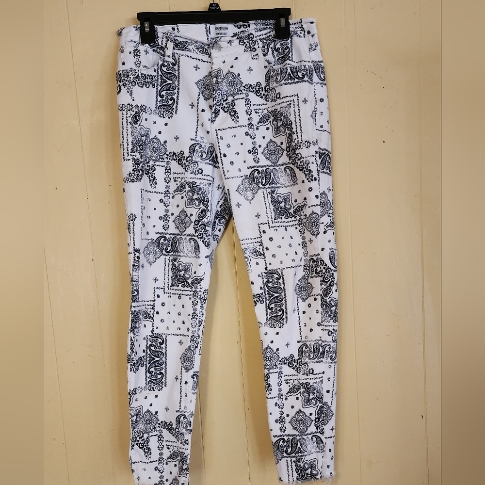 Kensie Jeans, high rise skinny, 8/29. White with dark navy blue pastels.